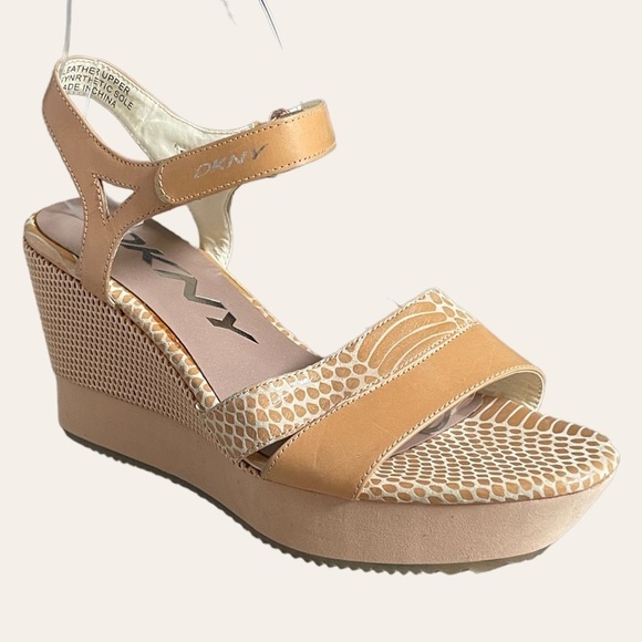 DKNY Leather Reptile Boho Tan Wedge Platform Sandals Size 9 - Picture 1 of 11